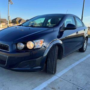 出售 2015 chevy sonic 93k miles