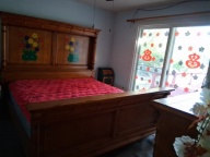 出售双人床和桌子